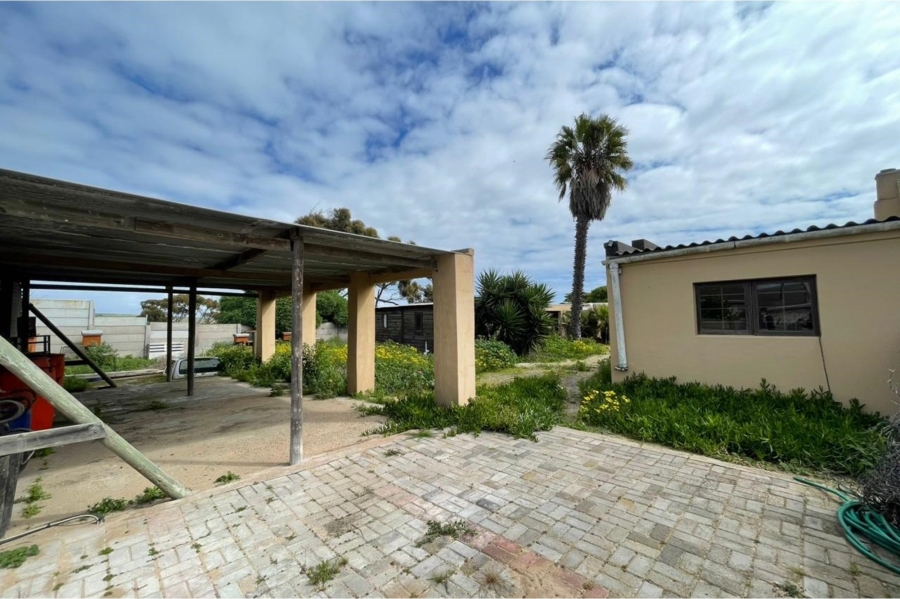5 Bedroom Property for Sale in Stompneus Bay Western Cape